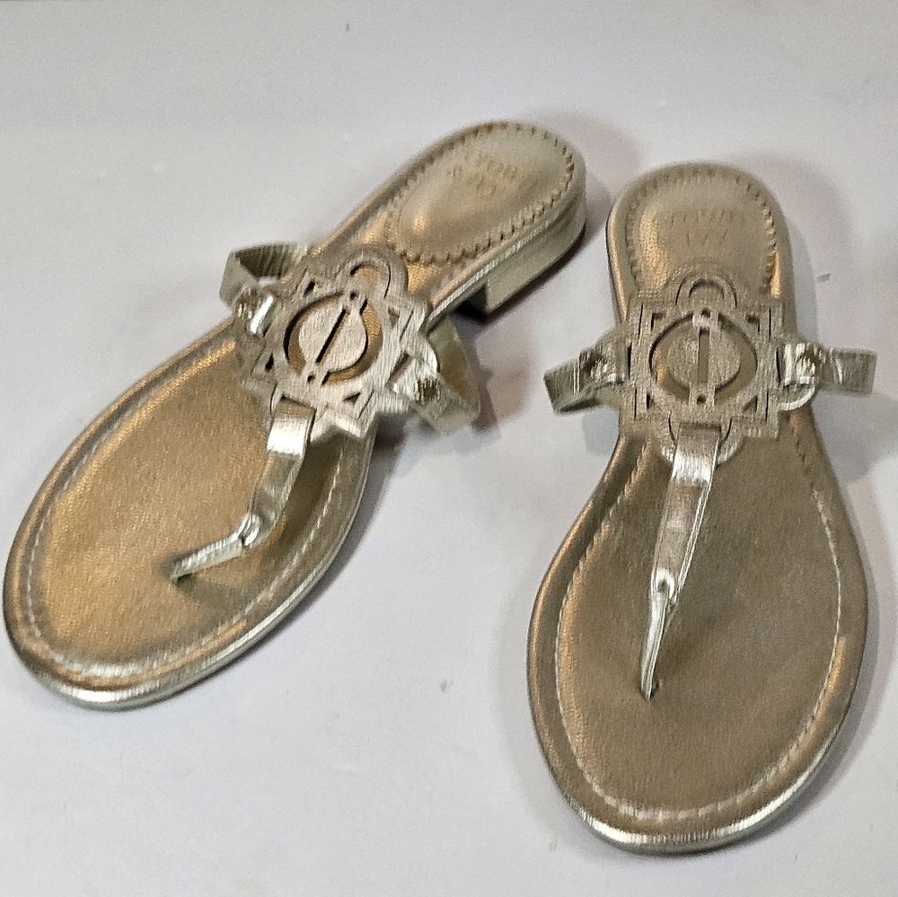 Crown&Ivy Womens Gold Metallic Sandals Sz 9.5 Casual Cruise Vacation Comfy Flats